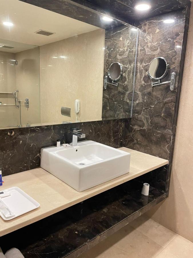 Paradigm Sarovar Portico Kākināda Εξωτερικό φωτογραφία