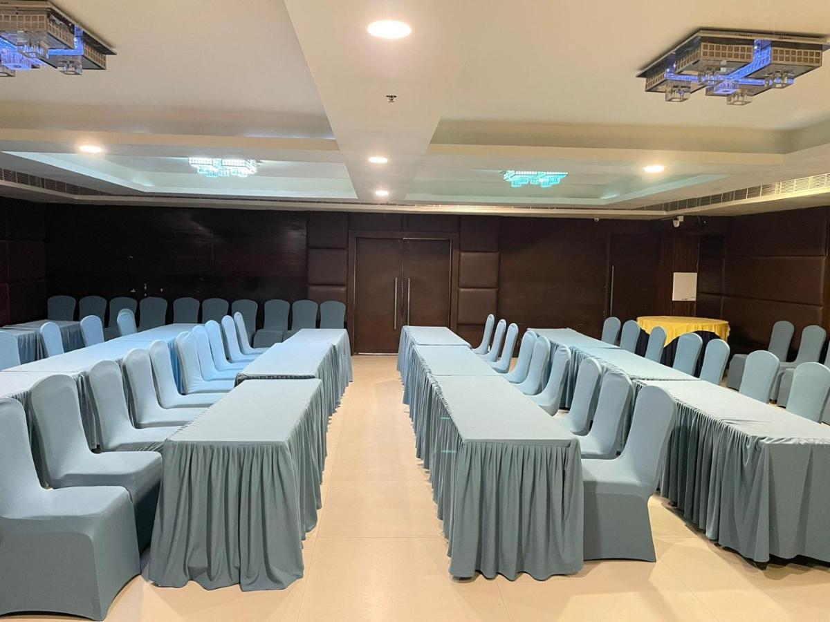 Paradigm Sarovar Portico Kākināda Εξωτερικό φωτογραφία