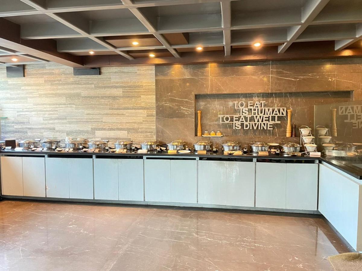 Paradigm Sarovar Portico Kākināda Εξωτερικό φωτογραφία