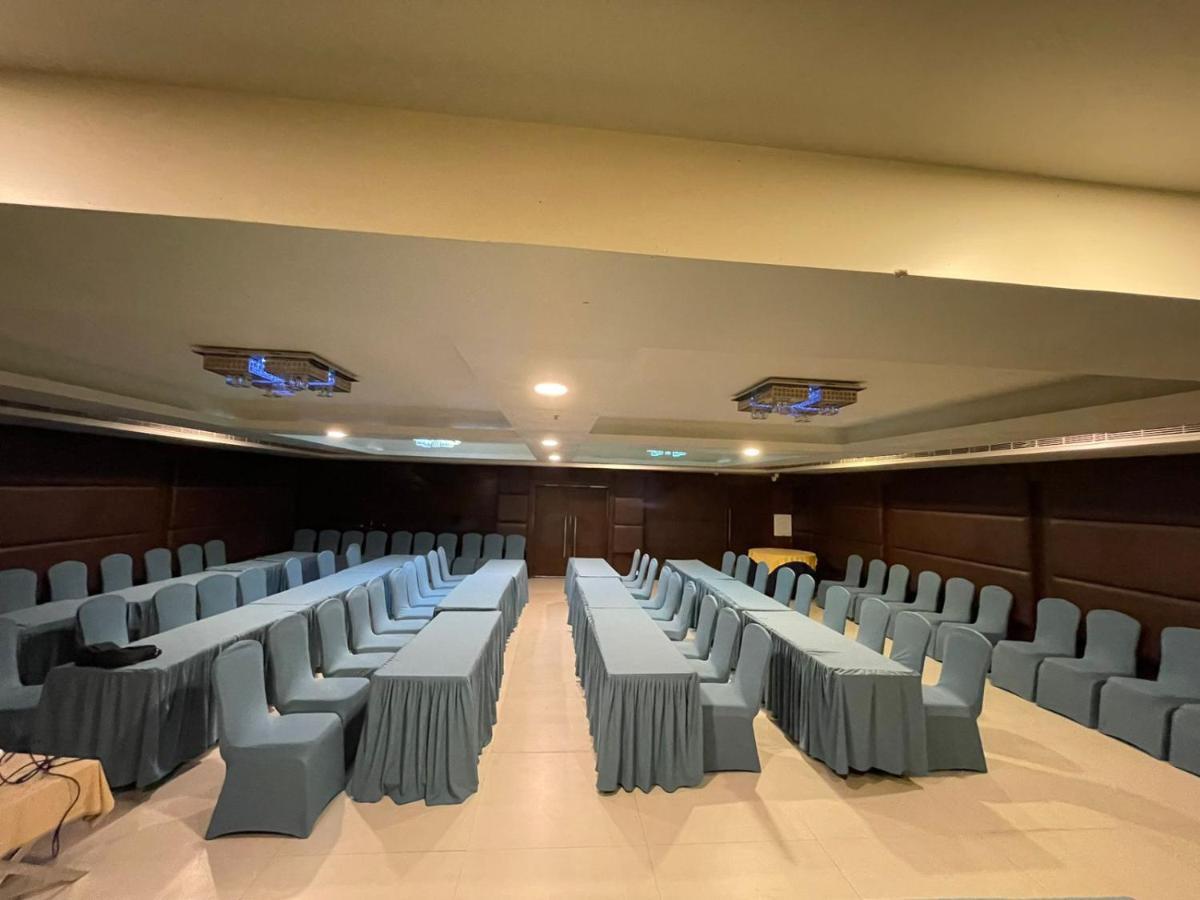 Paradigm Sarovar Portico Kākināda Εξωτερικό φωτογραφία